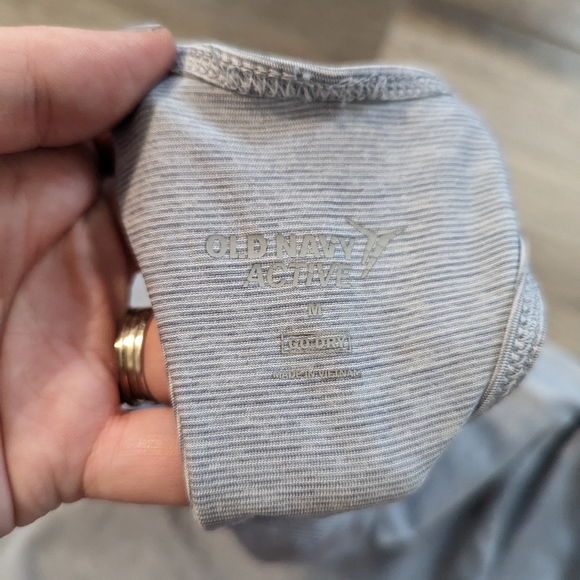 Old navy active maternity tank - Picture 2 of 2